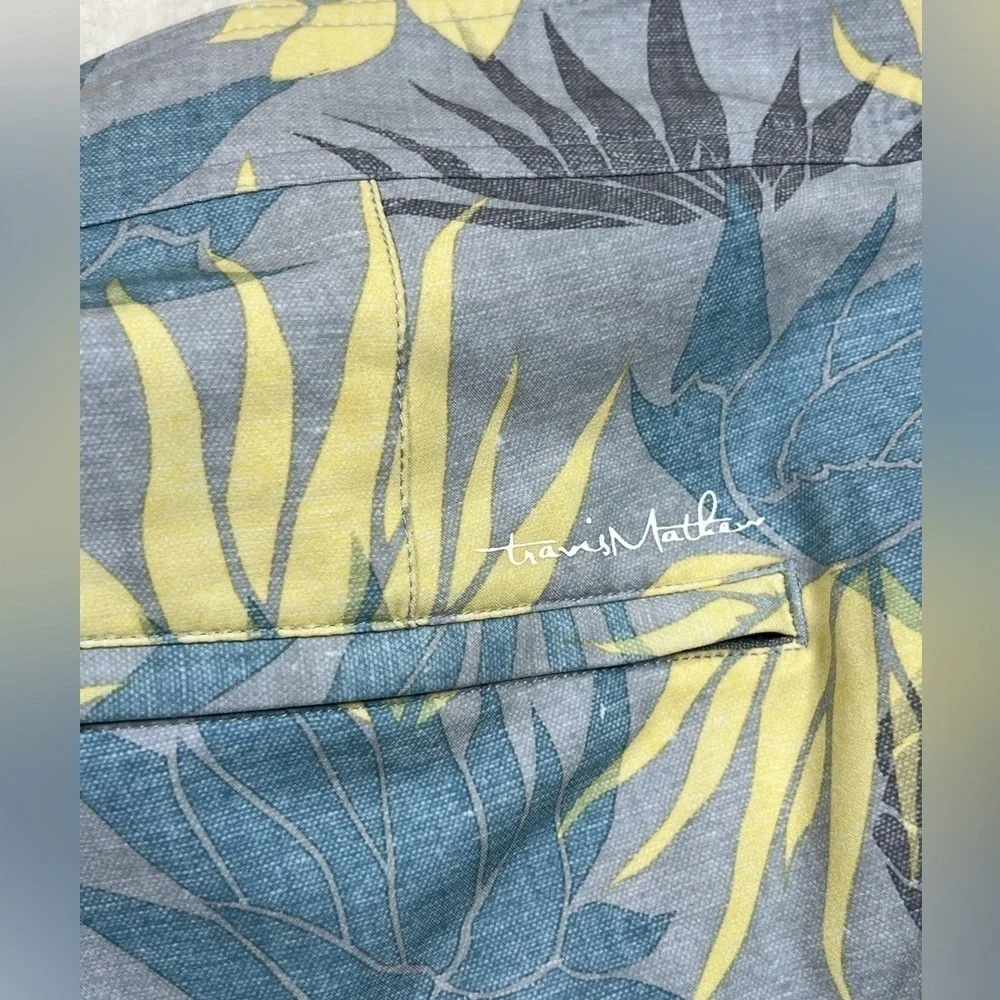 NWT Travis Mathew 42W Lifestyle Palm Floral Pattern Stretch Band Trunks Swim